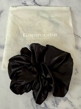Ceremonia silk scrunchie